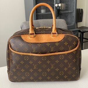 Louis Vuitton Deauville Monogram Travel Bag